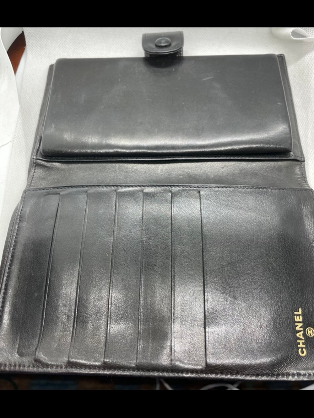 CHANEL Black Quilted Interlocking CC Leather Wallet - Picture 6 of 8